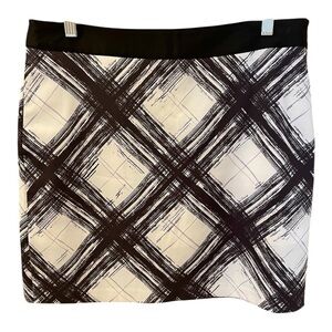 Greg Norman Women’s Stretchy Golf Skort, Size 8, Black & White Geometric…